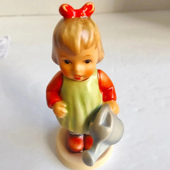 M.I. Hummel Club #1072 "Nature's Gift" Figure, EXC, Original Packaging - Picture 6 of 10